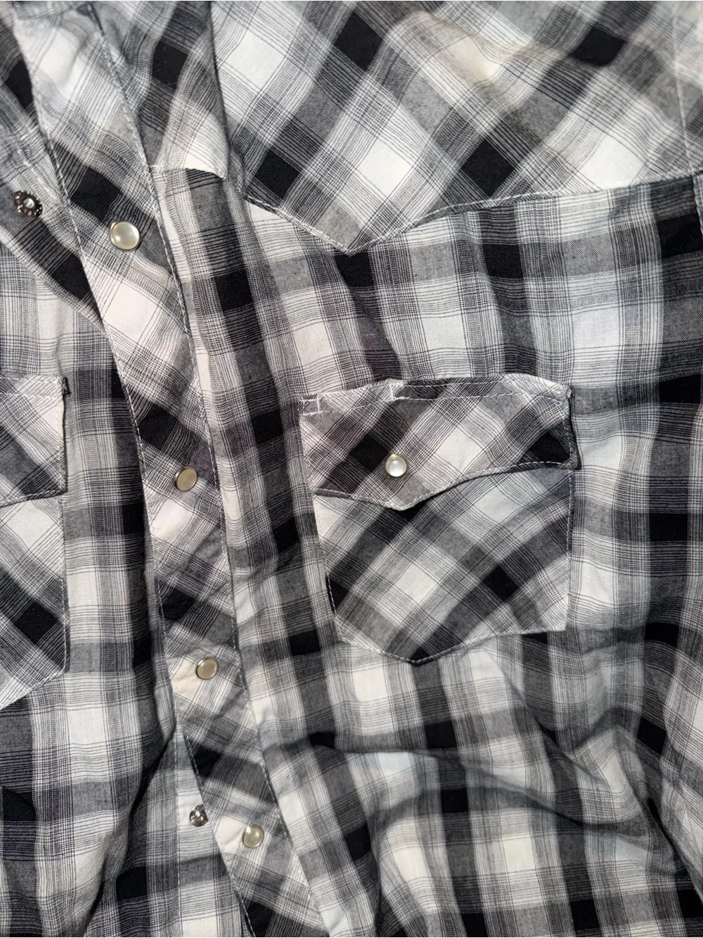 Wrangler Black & White Short-Sleeve Plaid Button-Down Shirt - Picture 3 of 4
